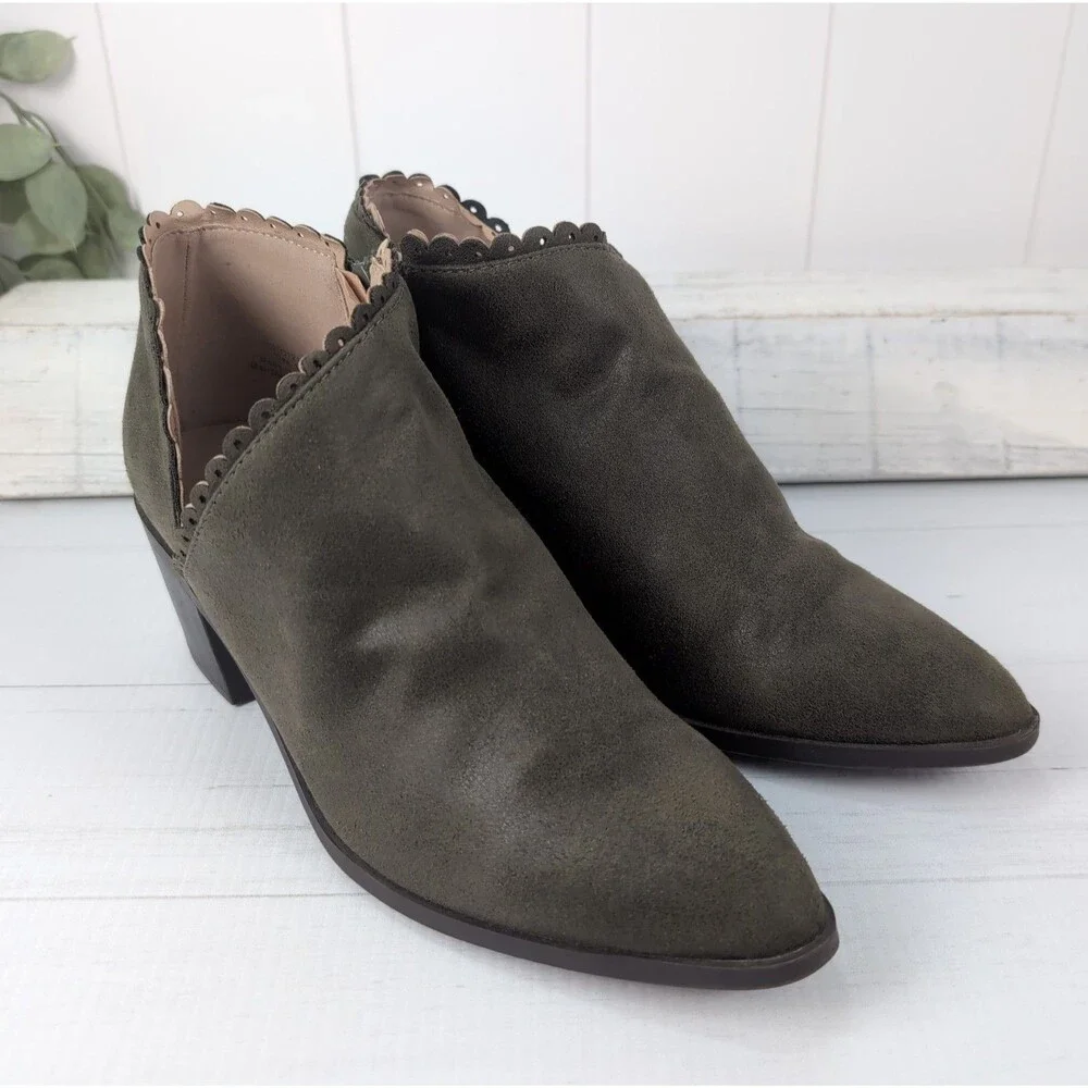 Journee Collection Women's Tessa Scalloped Olive Green Block Heel Booties Size 9